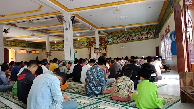 Jama'ah Sholat Jum'at Masjid Al-Ikhwan
